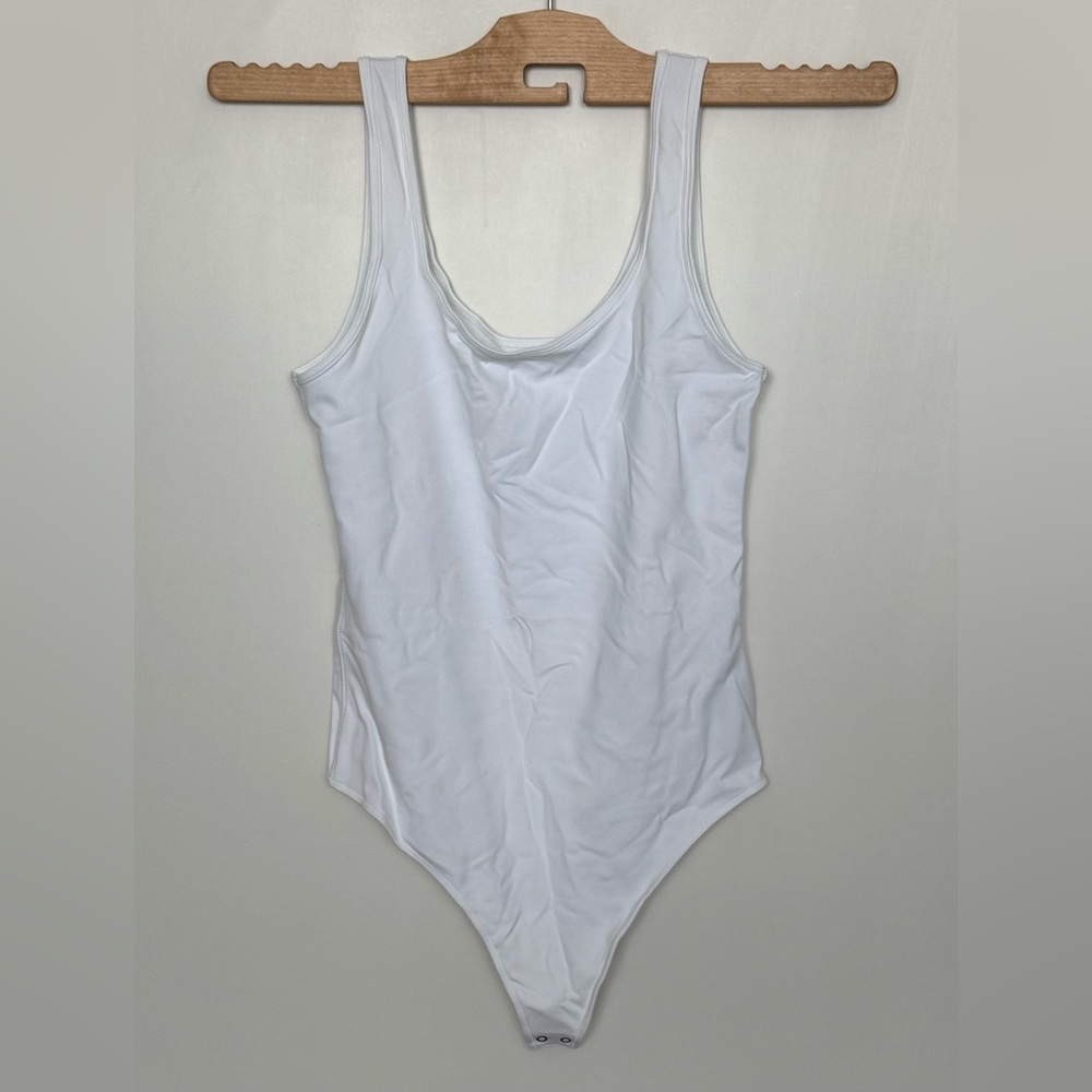 NWOT - Abercrombie & Fitch - White Sleeveless Bodysuit - Medium